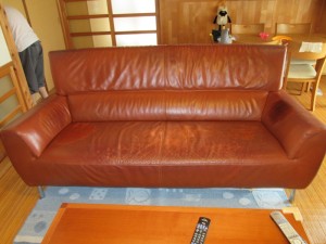 【sofa】四人掛けソファ　黒ずみ、塗装面剥離で補修のご依頼です。